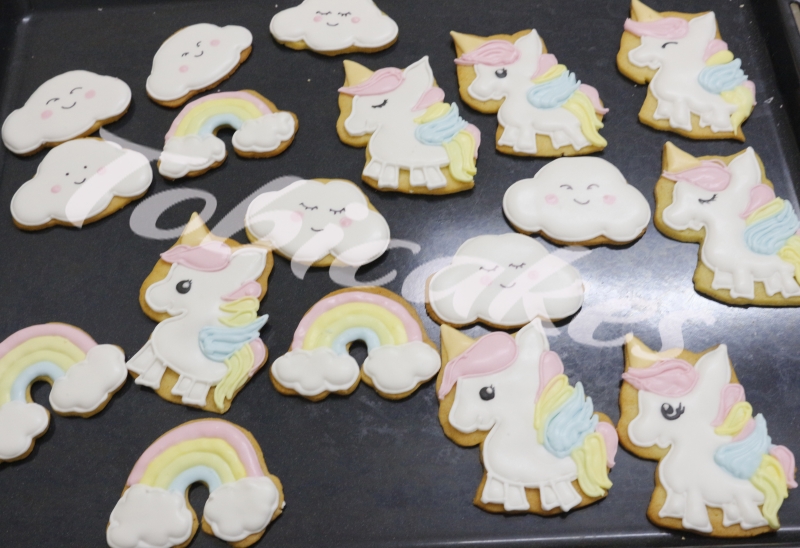 COOKIE PONY CẦU VỒNG