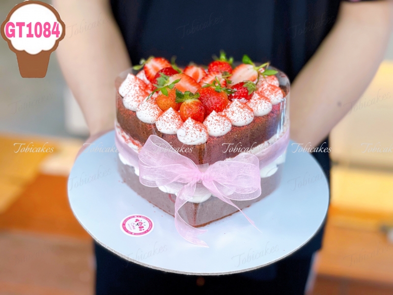 GT1084 - BÁNH SINH NHẬT RED VELVET HÌNH TRÁI TIM TRANG TRÍ NHỮNG TRÁI DÂU NGỌT NGÀO DÀNH CHO NỬA KIA NHÂN NGÀY VALENTINE